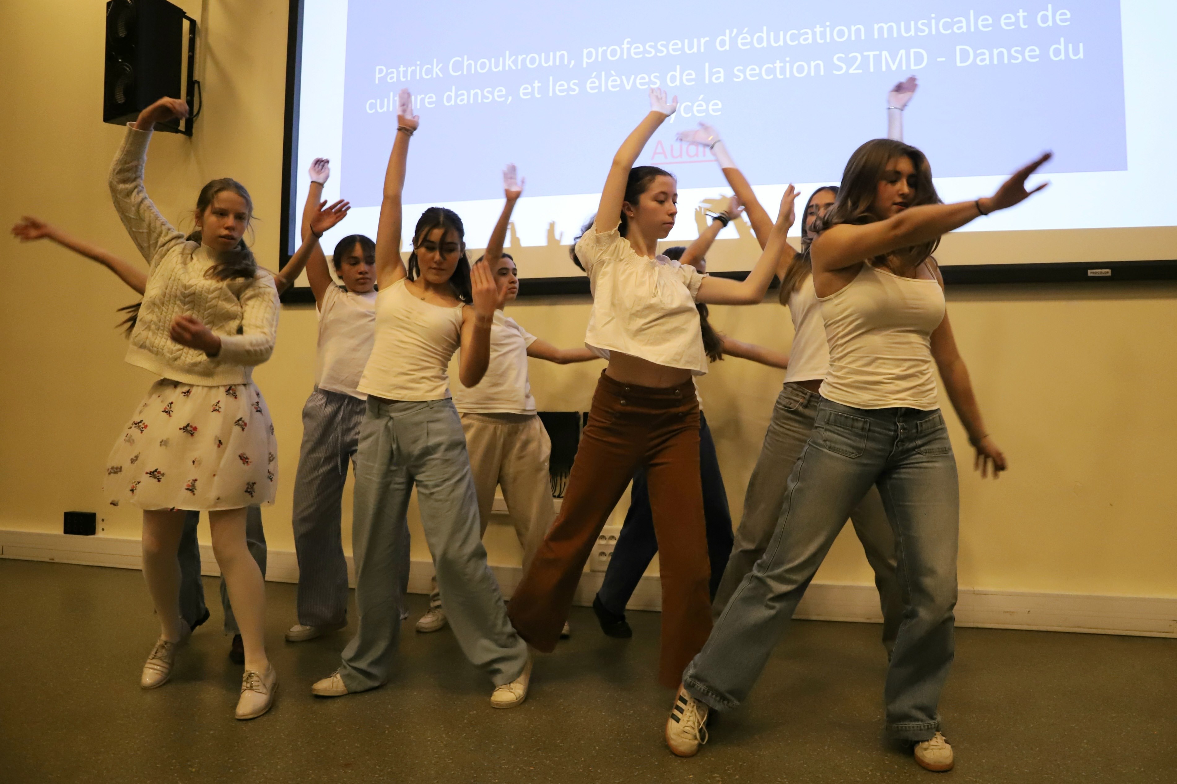 Élèves danseurs en S2TMD du lycée La Fontainre à la fête de la laïcité 2024